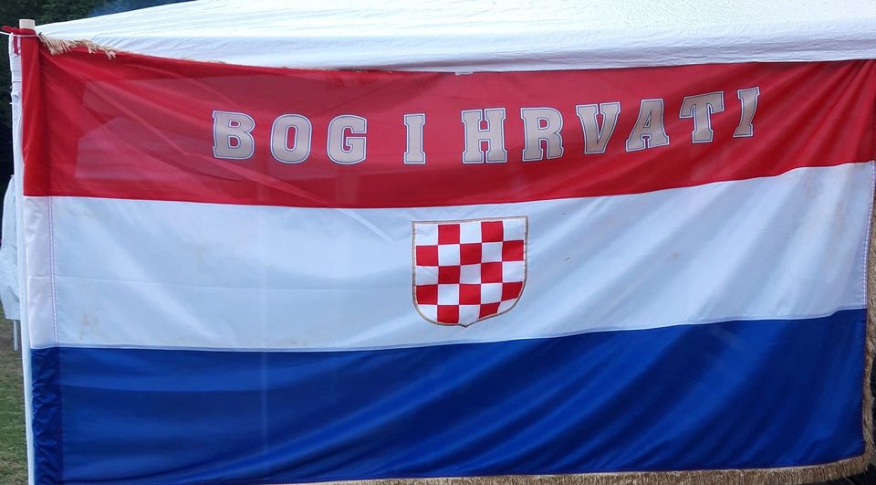 Ivanka Busljeta  ·  LIJEPA NAŠA SAMO NA PAPIRU POSTOJI A U ČIJIM RUKAMA SE ZAPRAVO NALAZI ???