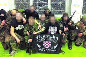 NA SUPROTNIM STRANAMA  Hrvati i Srbi gledaju se preko nišana u Ukrajini.