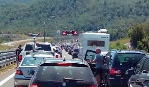 Prometni kolaps u smjeru mora: Kolone su nepregledne, pogledajte nevjerojatne snimke iz zraka