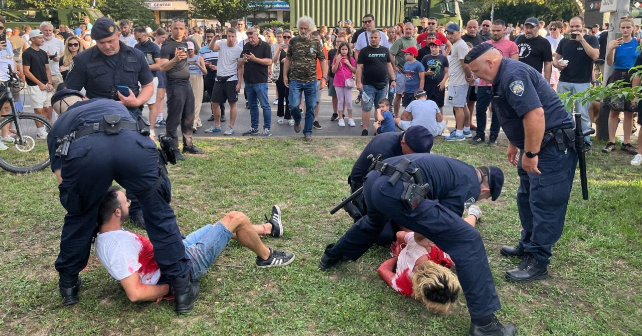 Incident na mimohodu: Muškarac i žena u majicama umrljanim crvenom bojom preskočili ogradu, pogledajte kako su ih brzo svladali