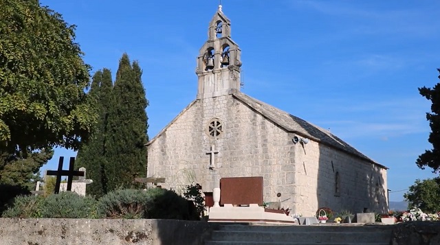 KRENULI NA MISU KAO I SVAKE NEDJELJE, ŠOK PRED CRKVOM: ‘Nadao sam se da možemo ići naprijed, a onda se dogodi ovakva sramota’