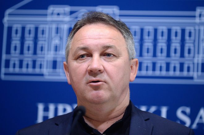 CULEJ PLENKOVIĆA STJERAO U KUT: Smije li ga izbaciti iz HDZ-a?