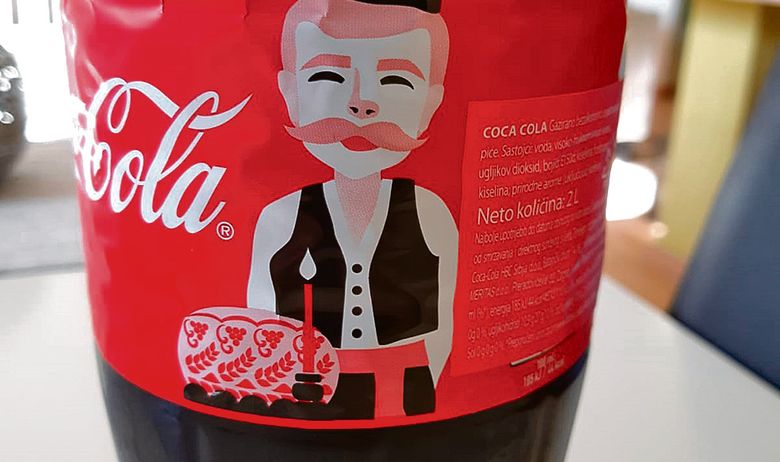 'SRPSKA' COCA-COLA U HRVATSKOJ Splitske kupce uznemirio muškarac sa šajkačom na etiketi, to nije jedino što zamjeraju istočnoj verziji omiljenog pića