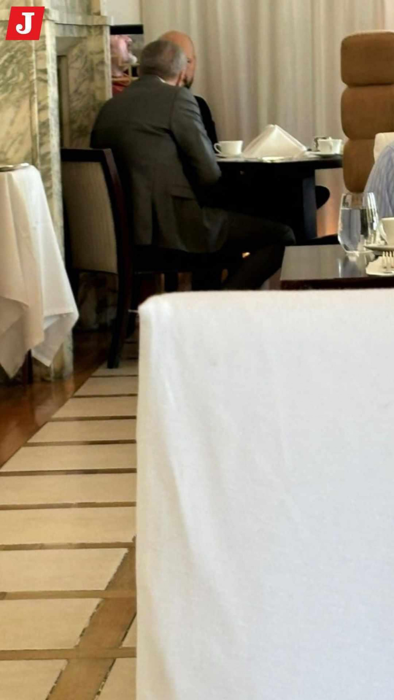 Bivši Milanovićev ministar, nositelj SDP-ove liste, u Esplanadi pio kavu s USKOK-ovim optuženikom