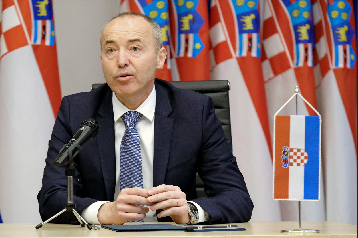 KRSTIČEVIĆ ČESTITAO VOJSCI Vi ste simbol snage, sposobnosti i ljubavi prema Domovini, hvala Vam!