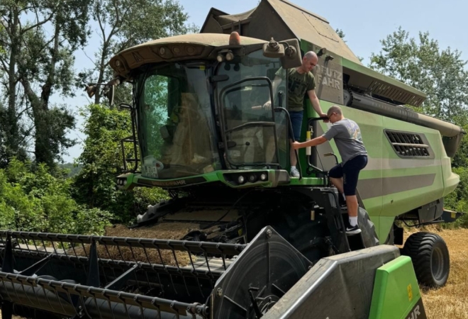 Ministar poljoprivrede sudjelovao u žetvi: ‘Lijepo je vidjeti rodna polja’