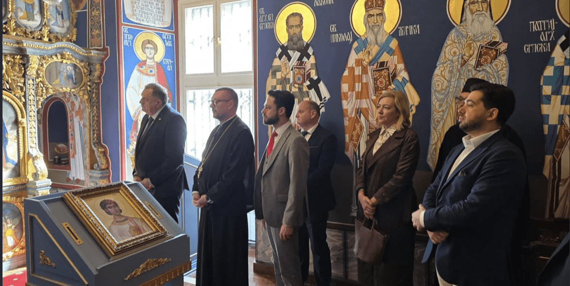 Mladen Pavković: Sramota. Dodik u Dalju primio odličje!