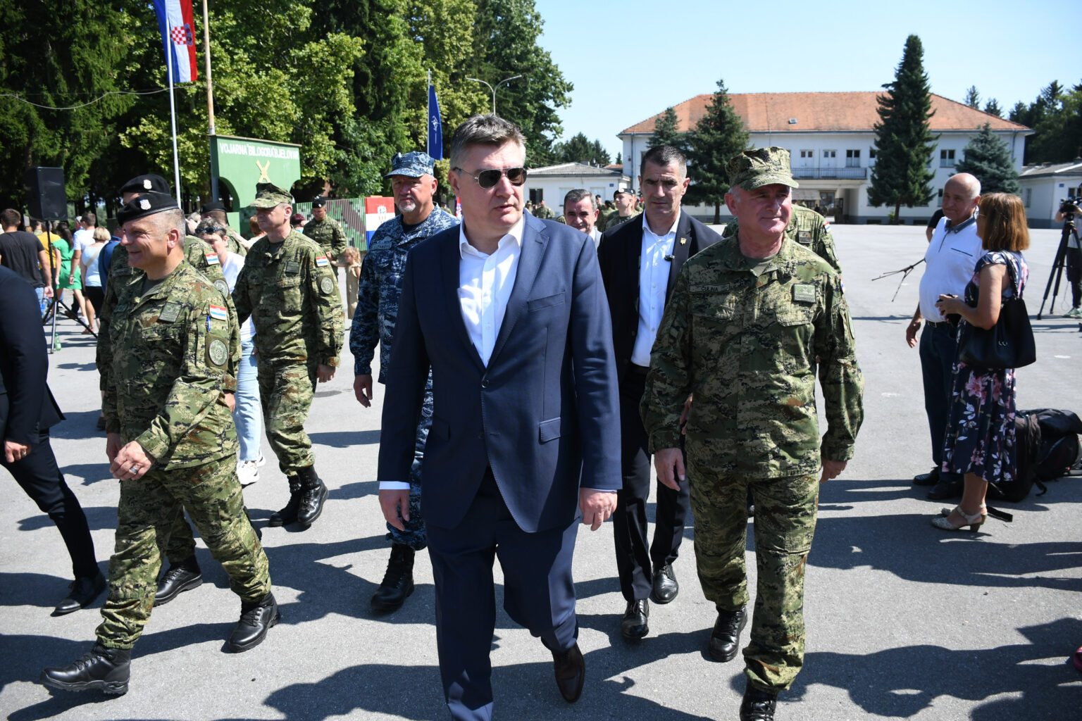 Oporba Milanoviću: Ako si baja, kako se predstavljaš, što čekaš?!