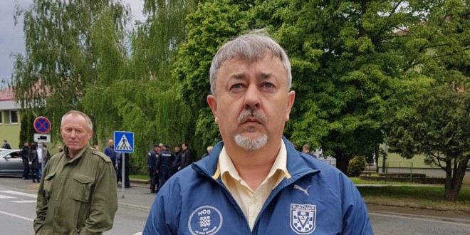 U OKUČANIMA PRIVEDENI VETERANI HOS-a: Na Markuševo pitanje „Milanoviću, jel te nije sram“ uslijedio je odgovor „marš“