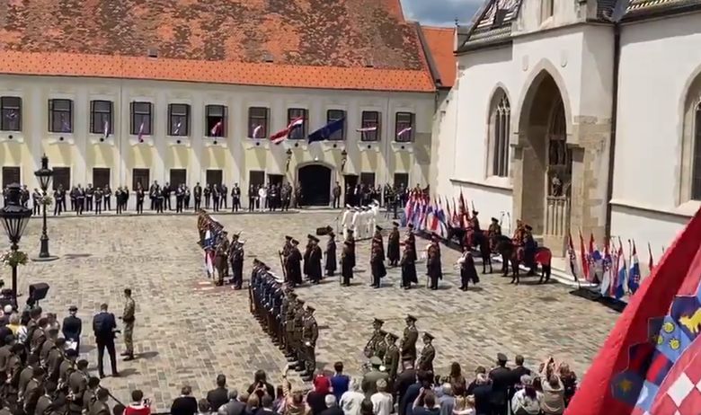 SVEČANO OBILJEŽAVANJE DANA DRŽAVNOSTI S Medvedgrada ispaljeni počasni plotuni, održana svečanost i na Trgu sv. Marka, Radojka Šverko otpjevala himnu