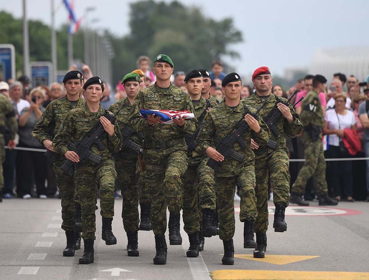 Samoubojstva u vojsci: Pod pritiskom su, ne viđaju svoje obitelji, češće se razvode...