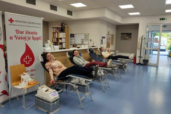 APEL  GRAĐANIMA  U hrvatskim bolnicama je nestašica, upućen javni poziv na darivanje krvi