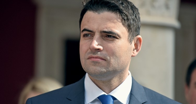 NEBULOZE: ZA DAVORA BERNARDIĆA HRVATSKA JE ZEMLJA U KOJOJ SU „NAPADI NA SRBE POSTALI NORMALNOST“
