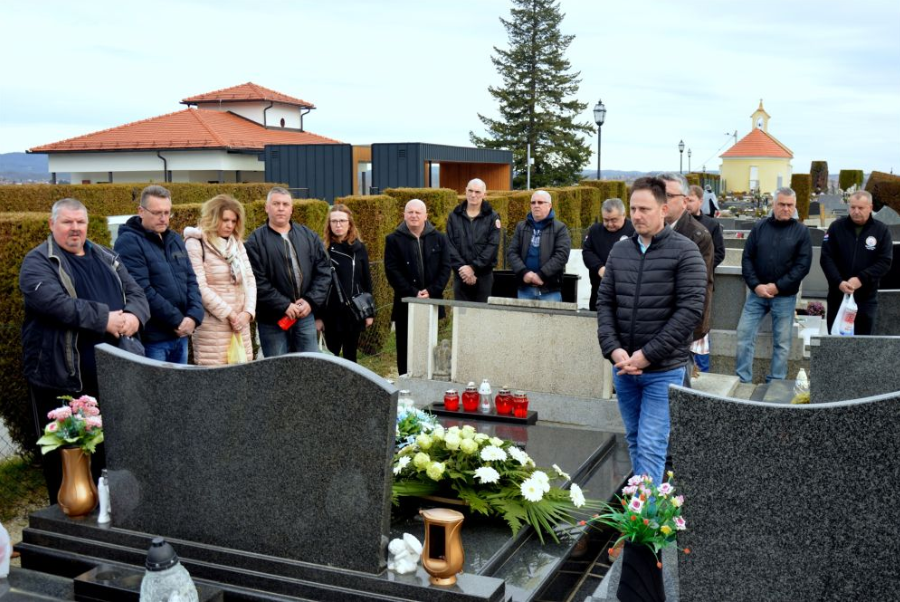 Odana počast preminulim hrvatskim braniteljima Davoru Bregoviću i Borisu Ribiću
