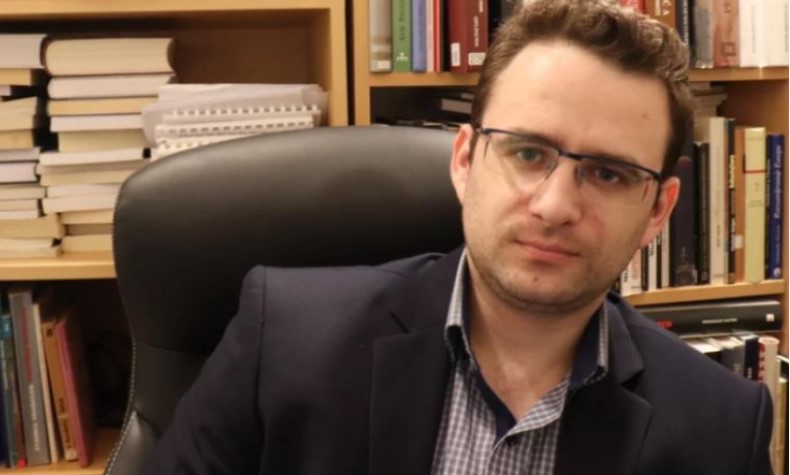 Aleksandar Vulin, ministar unutarnjih poslova, neuki velikosrpski primitivac koji potvrđuje onu da je svaki politički razbojnik prepoznatljiv po svome izrazu lica