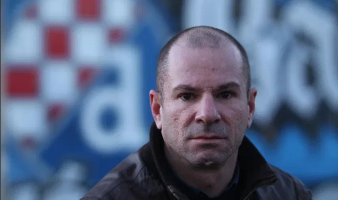 POLICAJAC KOJI PRIVEDE OSOBU ZBOG ‘ZDS’ POZDRAVA KRŠI ZAKON? Odvjetnik kaže: ‘Da, prilažem i dokaz’