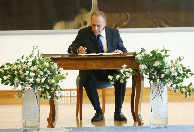 SVE AFERE USTAVNIH SUDACA! Plagiranja, lažna predstavljanja i druženja sa ‘sumnjivim tipovima’