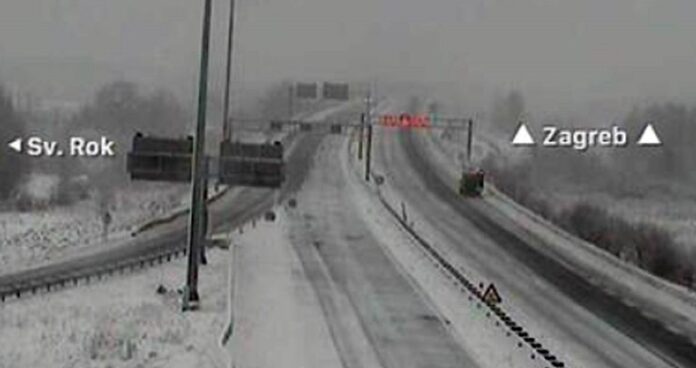 HRVATSKA NA UDARU CIKLONE I POD CRVENIM ALARMOM! Lika pod snijegom, na moru orkanska bura stvara velike probleme