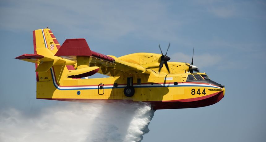 Ostali smo bez još jednog kanadera! Gasio je požar kod Dubrovnika i naletio na pticu, prizemljen je