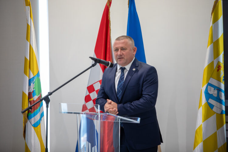 Dekanić “zbog ogromnih pritisaka” podnio ostavku