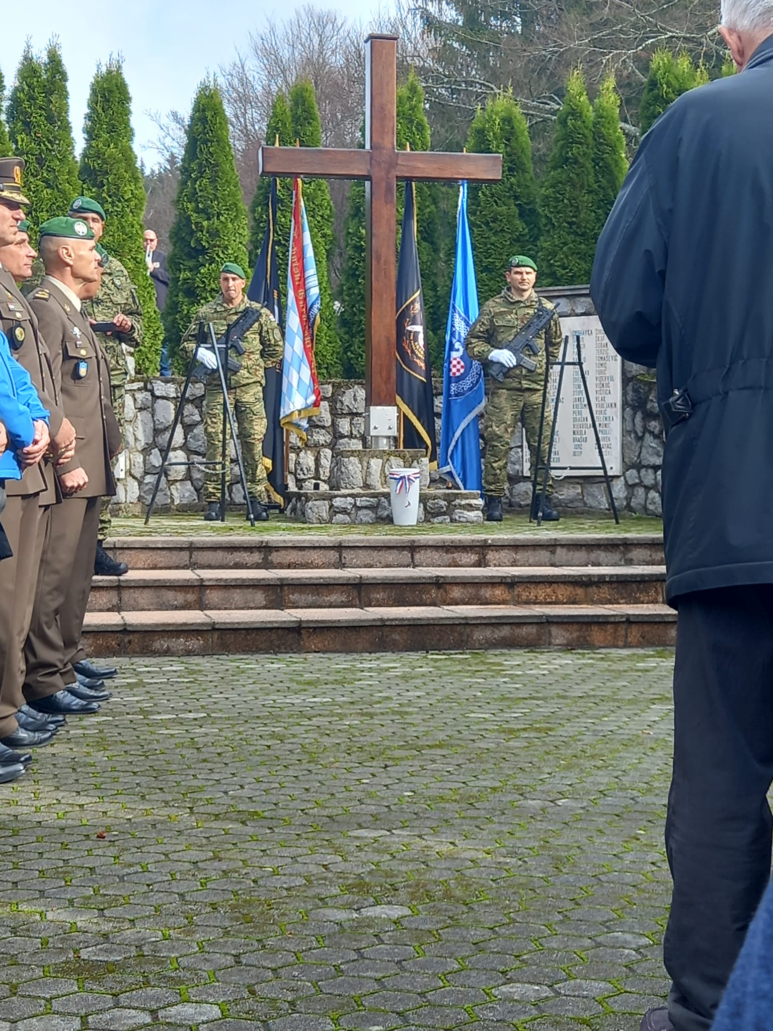 SPOMEN NA NAŠE POGINULE, UMRLE I NESTALE HRVATSKE BRANITELJE !!!