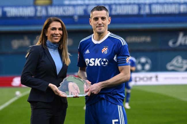 DINAMO SE OPROSTIO OD ADEMIJA Kapa dolje kapetane, hvala na zidanju zlatne dinamove povijesti