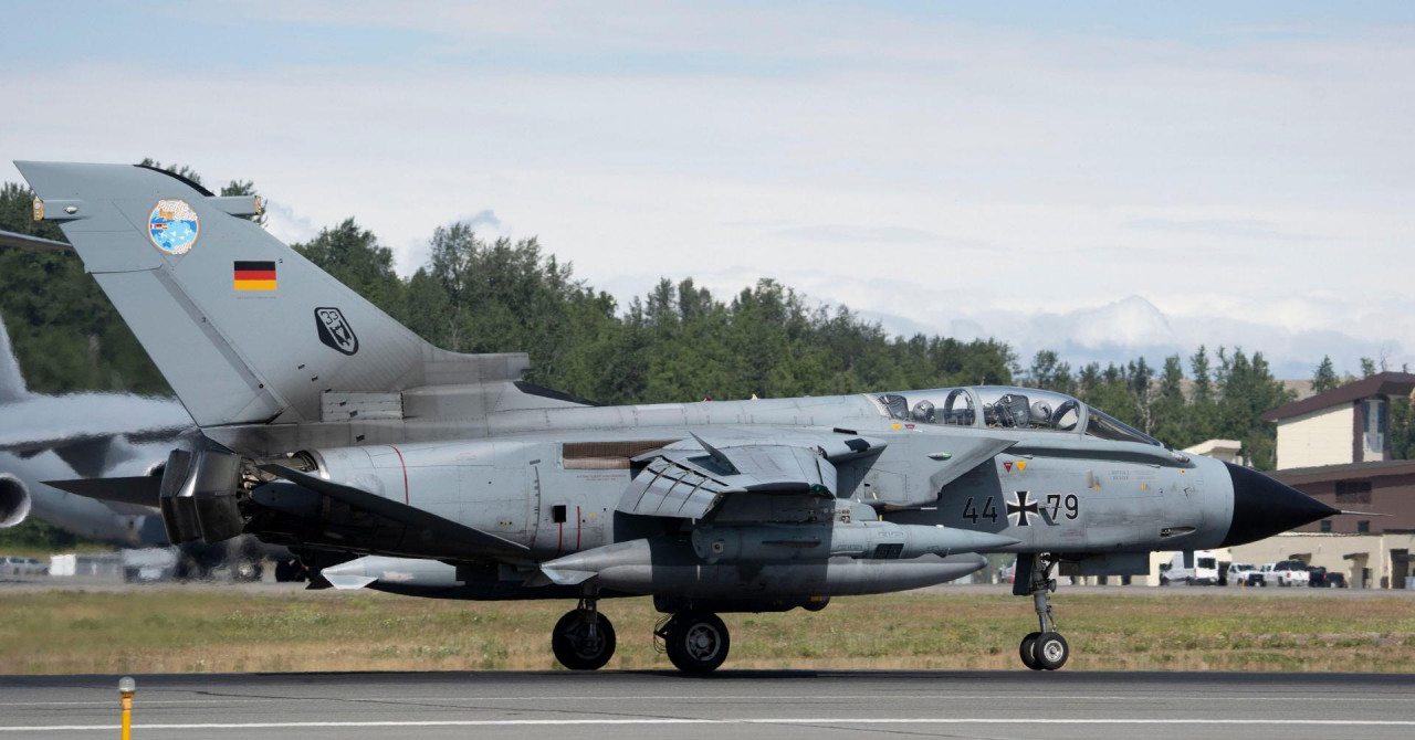 PROCURILE FOTOGRAFIJE  Dva njemačka borbena aviona snimljena kako nose nuklearne bombe