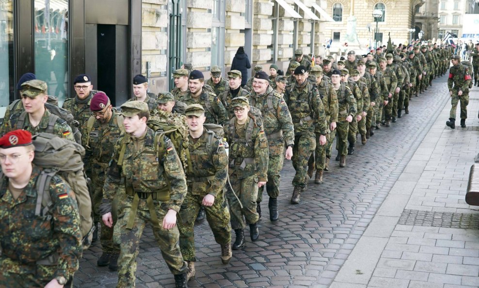 Njemačka ograničila putovanja muškarcima  od 17 do 45 godina  bez dozvole Bundeswehra za napuštanje zemlje