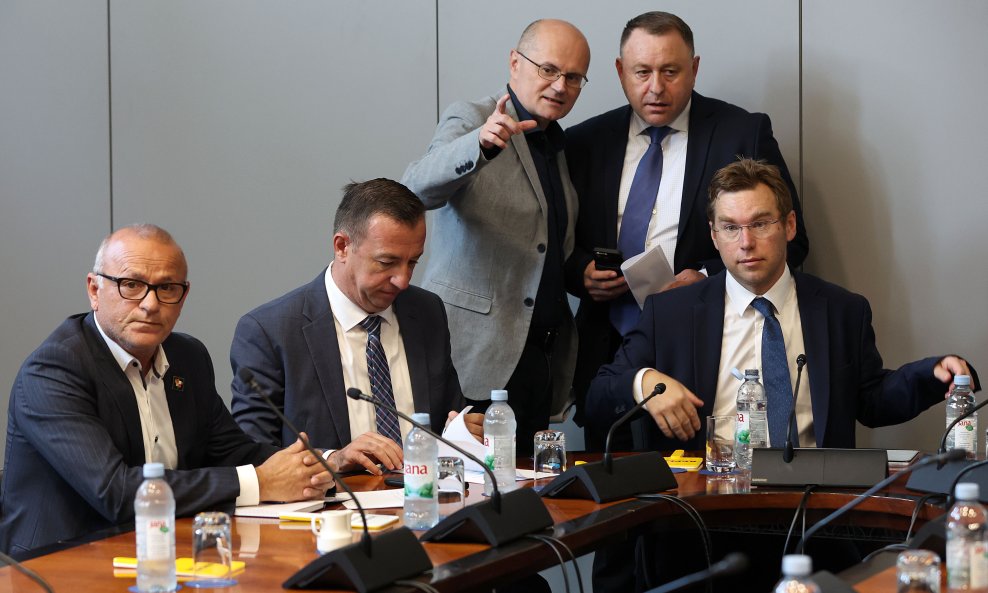 Krnji Odbor za obranu donio  zaključak: 'Hrvatski vojnici neće ići u Ukrajinu'