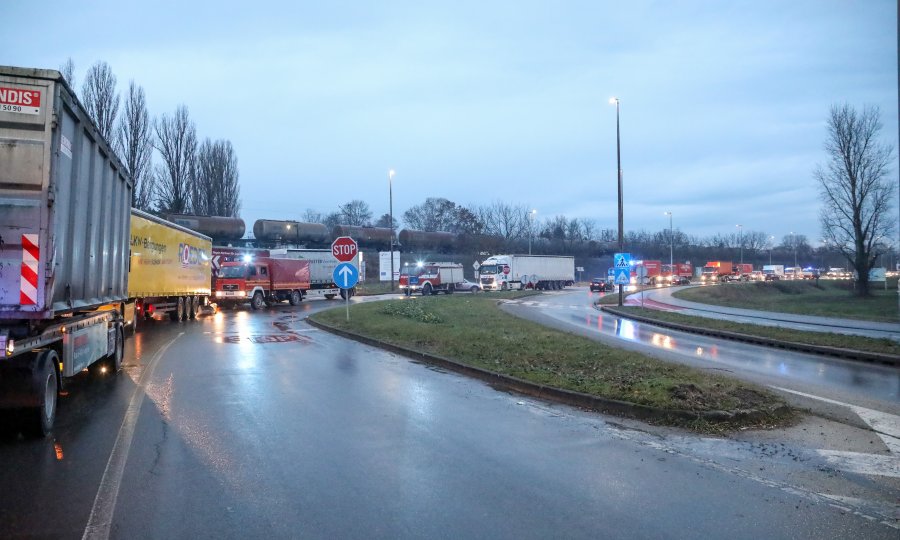 Nijemci dovezli 110 tona opreme u Sisak, a onda pola sata čekali da naši odluče kamo će s njom