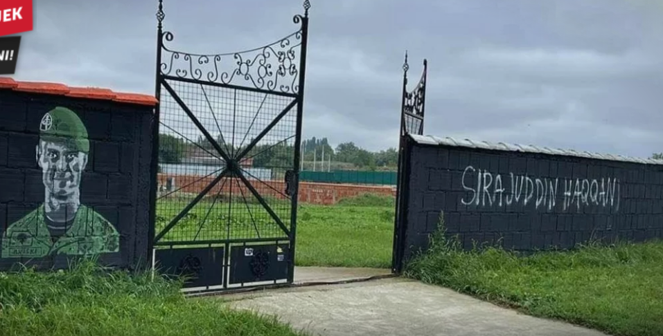 Devastiran mural hrvatskog heroja na vinkovačkom groblju: Uz njegovo, ispisali ime talibanskog ministra