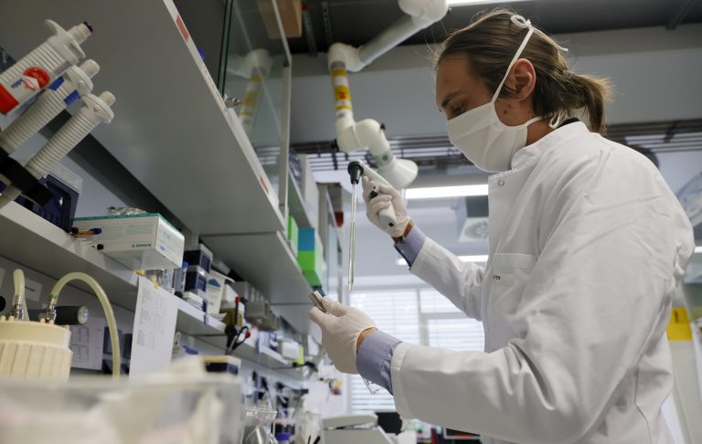 Hrvatu opet dijagnosticiran koronavirus: Njegov slučaj istražuju njemački znanstvenici