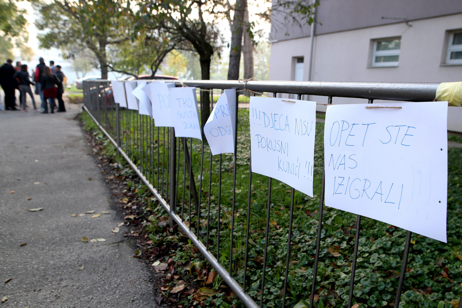 Desetogodišnjeg dječaka zbog kojeg se bojkotirala nastava roditelji odveli iz Hrvatske