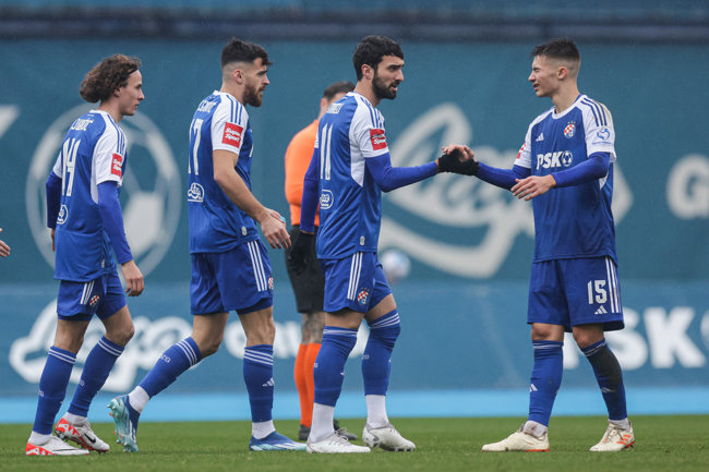 Dinamo se napromašivao i pobijedio 7:0, briljirali Petković i novi napadački dvojac, stigla i loša vijest