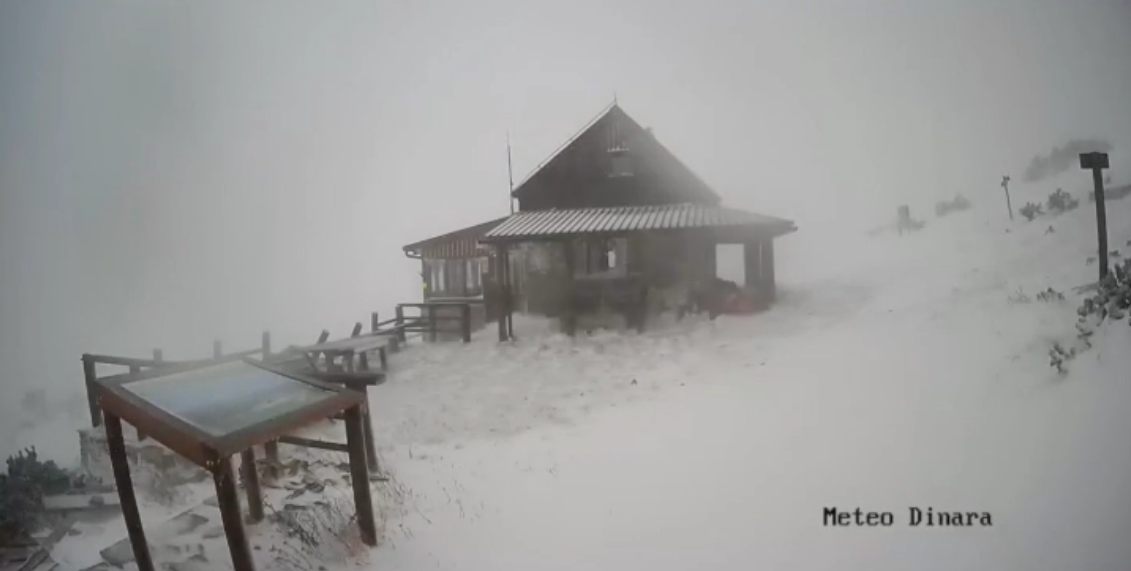 Zabijelio nas snijeg: Na Zavižanu izmjerili 23 cm, na Dinari je pravi zimski ugođaj