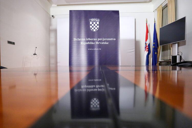 Danas u ponoć istječe rok za kandidature, očekuje se prilična gužva na Markovom trgu