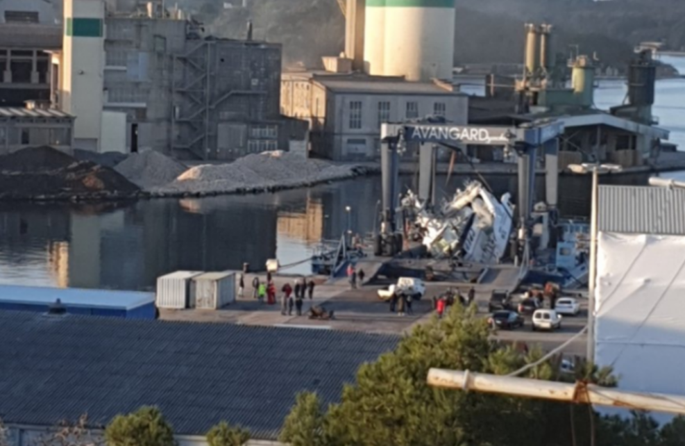 KATASTROFA U PULI! S DIZALICE PAO NOV NOVCAT BROD! Direktorica brodogradilišta potresena: ‘Oprostite, ne mogu ni pričati’!