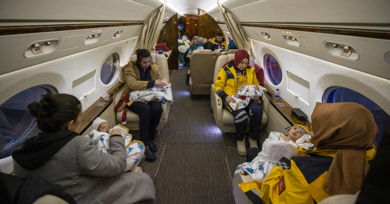 DIRLJIVE SCENE IZ TURSKE U ruševinama u Turskoj našli 16 beba, Erdoganovim avionom prebačene u bolnicu: Roditelji još ne znaju..