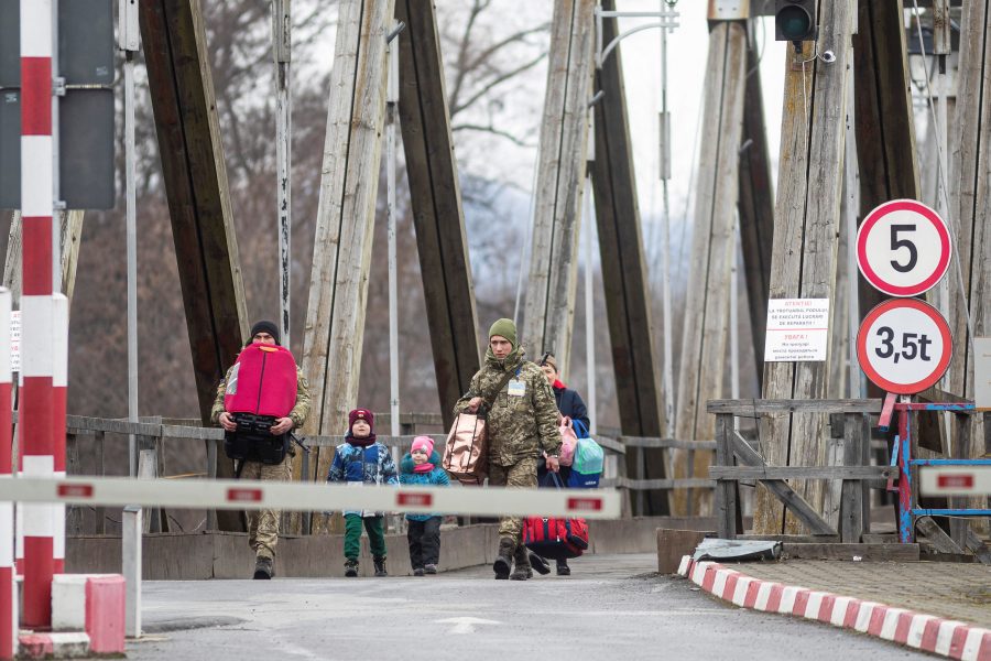 Na ukrajinskoj granici, majka je tuđu djecu prevela u sigurnost