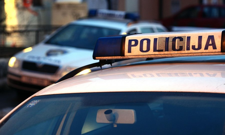 U prometnoj nesreći kod Otočca poginula 13-godišnjakinja