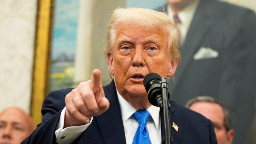 Trump prijeti EU-u carinama od 50%: Na udaru luksuzna roba i Apple