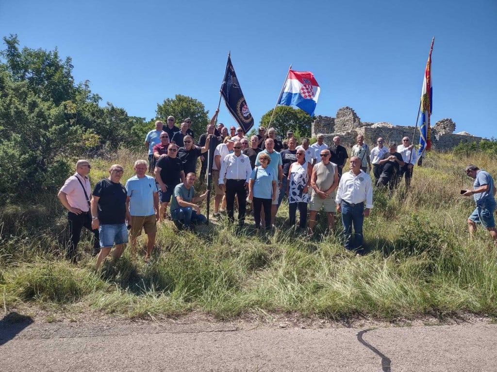 Udruga Branimir za poticanje zaštite zadarske kršćanske baštine ponovno postavila poučnu ploču na crkvi sv. Marka u Karinu