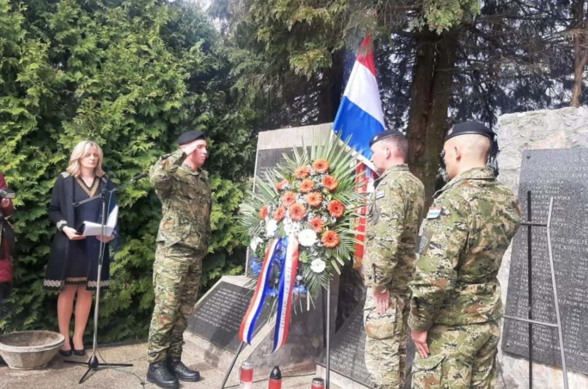 FOTO Komemoracijom u Donjim Mostima obilježena 82. godišnjica strašnog zločina kada je ubijeno 11 ljudi