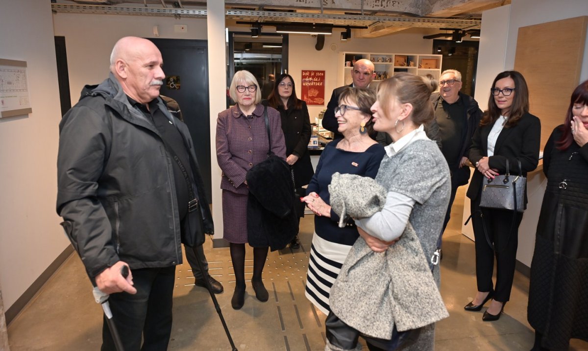 Karlovac: Doris Pack susrela se s braniteljima kojima je pomogla 90-tih