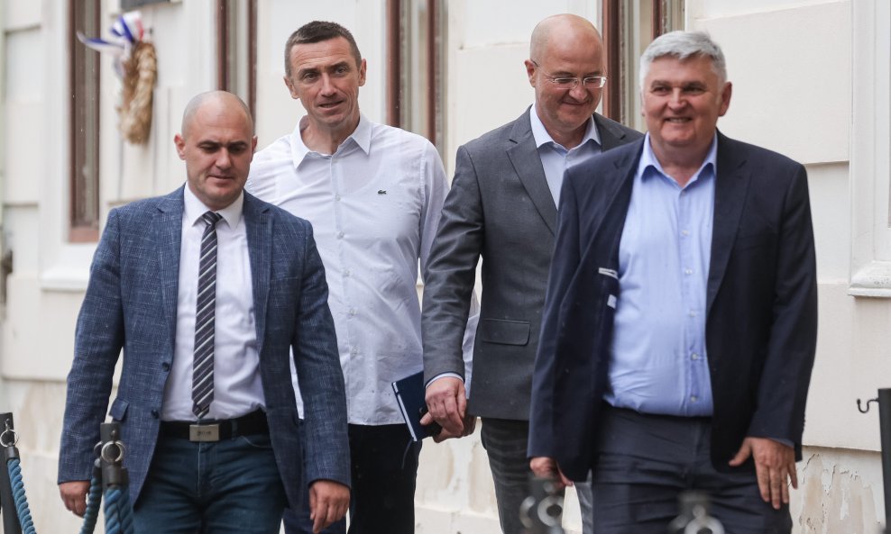 LAŽ I OBMANA  Anketa pokazala: Dvije trećine građana smatra da je DP prevario birače