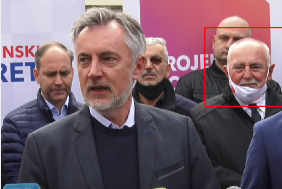 (FOTO) OTAC TOMISLAVA TOMAŠEVIĆA PODRŽAVA ŠKORU! Tko je Smiljan Tomašević? ‘Sa sinom ne dijelim svjetonazor’! Danas ih uhvatile i kamere