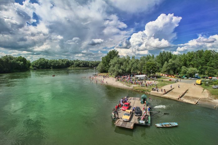 (FOTO) Tajnovite plaže na kontinentu: Obala Drave skriva pješčane plaže okružene bajkovitom prirodom