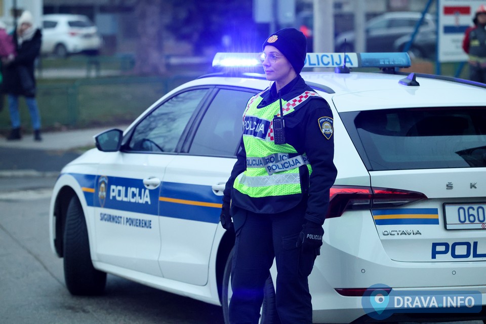 Teška prometna nesreća u Koprivnici – jedna osoba poginula, dvije ozlijeđene, cesta zatvorena