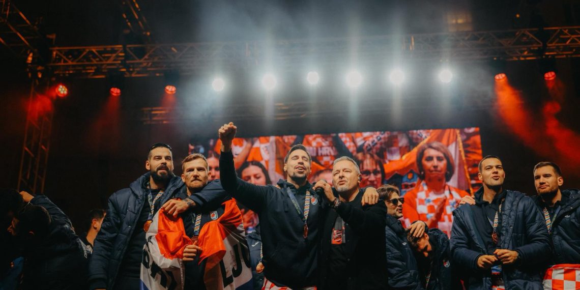 Kako je Hrvatska ponovno pokazala srce: dok su hrvatski branitelji od ganuća plakali, Tomašević je opet promašio zicer