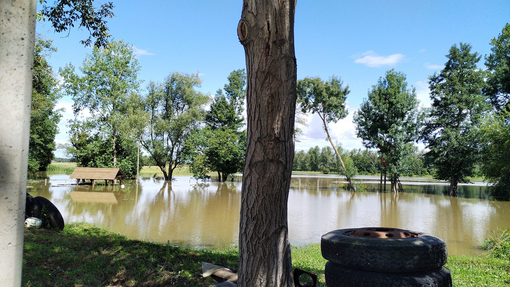DRAVA I DALJE OPASNO PRIJETI - VODENI VAL SE OČEKUJE TEK OKO PONOĆI, A VEĆ JE SADA ALARMANTNO